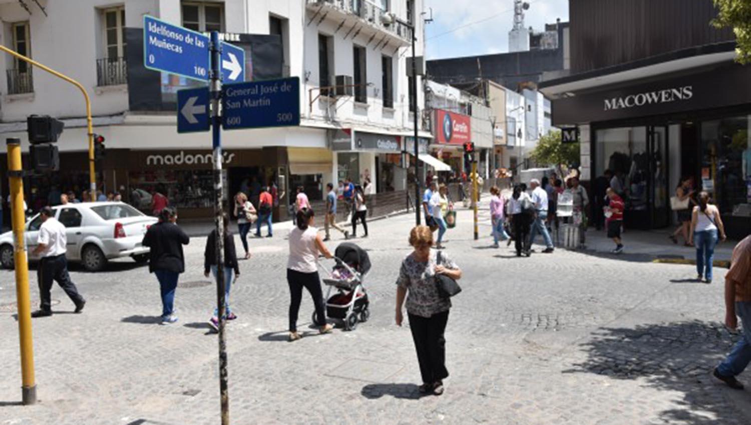 La esquina de Muñecas y San Martín, en pleno centro de la capital. FOTO TOMADA DE SMT.GOB.AR
