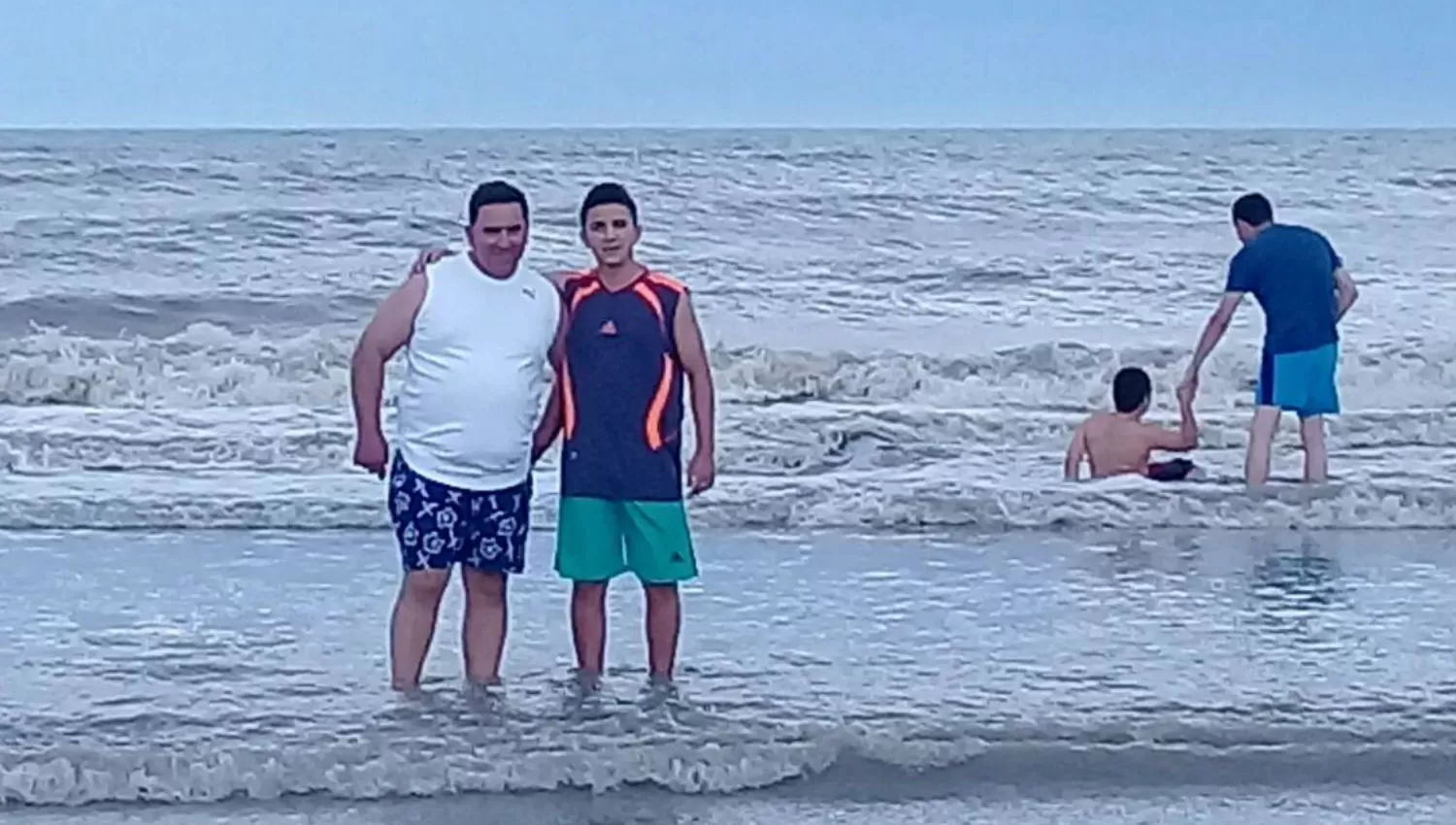 FELICES. La famila Grego Saavedra en la costa atlántica