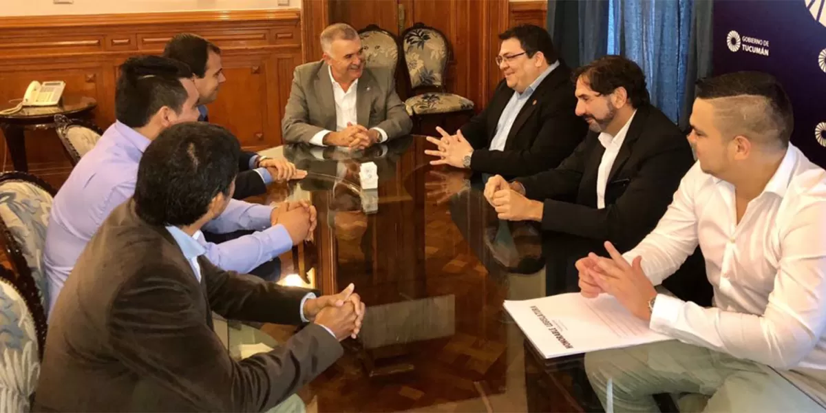 SEGUNDA MESA. El vicegobernador, a cargo del poder ejecutivo, se reunió ayer con las cuatro concejales opositores y con el legislador Ariel García.