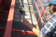 Un hombre se tiró desde el puente del río Gastona para rescatar a una niña