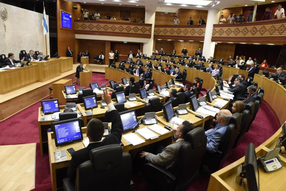 SANCIONADO. Los proyectos para los aumentos tributarios fueron aprobados en diciembre; un sector de la oposición rechazó los artículos de las subas. prensa legislatura