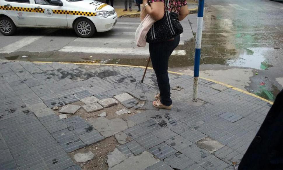 Se multiplican las veredas rotas, sobre todo en el centro