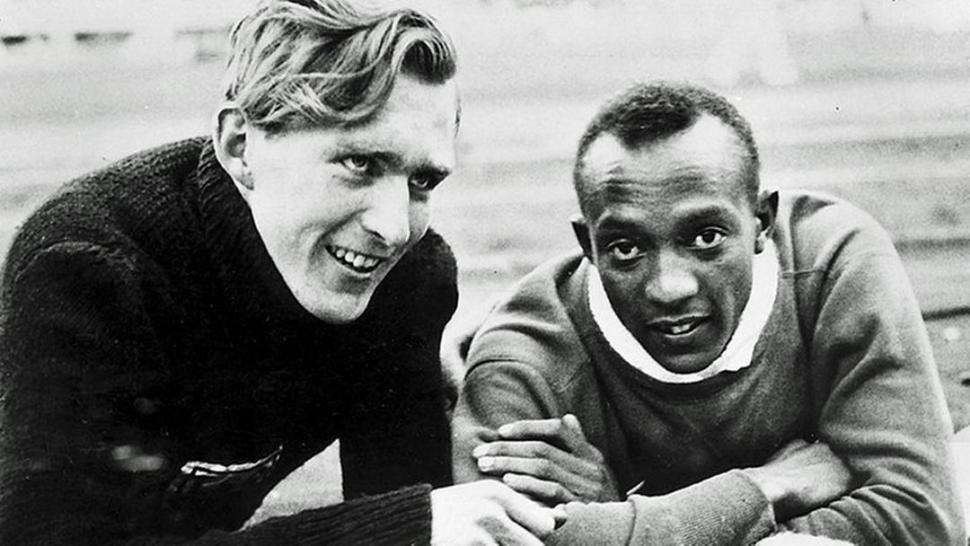 POLÉMICA. Jesse Owens y Lutz Long iniciaron su amistad en Berlín 1936.  