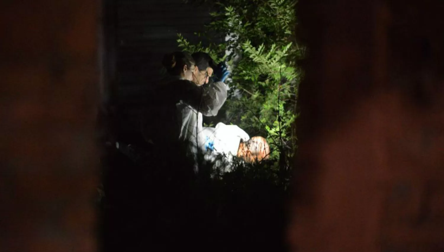 HORROR. Peritos forenses trabajaron en el lugar donde fue hallado el cuerpo de Abril. IMAGEN DE LA VOZ DEL INTERIOR / JOSÉ HERNÁNDEZ

