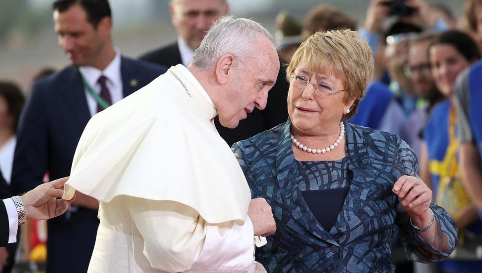 Francisco se reúne con autoridades del gobierno chileno
