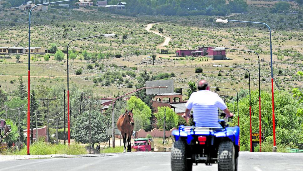 Cuatriciclos: no se podrá andar sin casco y sin carnet
