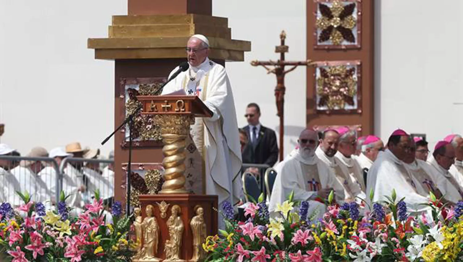 El papa Francisco encabezó la Misa de Nuestra Señora del Carmen, este mediodía, en Iquique. FOTO TOMADA DE LANACION.COM.AR

