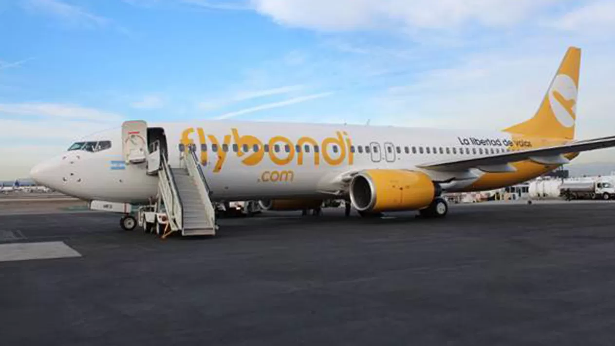 EL AVIÓN. Esta es la aeronave con la que operará a nueva empresa de bajo costo. FOTO TOMADA DE LA NACIÓN