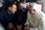 Carlos y Paula, la pareja que Francisco casó en las nubes