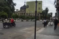 Sacaron el contenedor de basura de la vieja casona de la FET