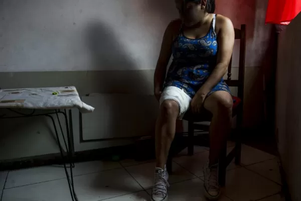 Esperaba que la atendieran en una despensa y la balearon