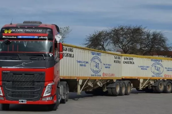 Ya circulan los “bitrenes” por las rutas del país