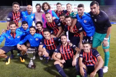 Video: insólito penal sobre la hora y lesión de Torrico que lo dejará 45 días afeura