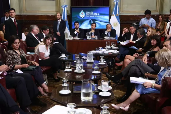 Cambiemos va por las comisiones del Senado