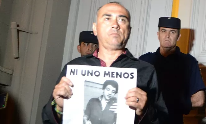 GUSTAVO PASTORIZZO. El padre de Fernando, durante una de las marchas para pedir Justicia por su crimen. ARCHIVO
