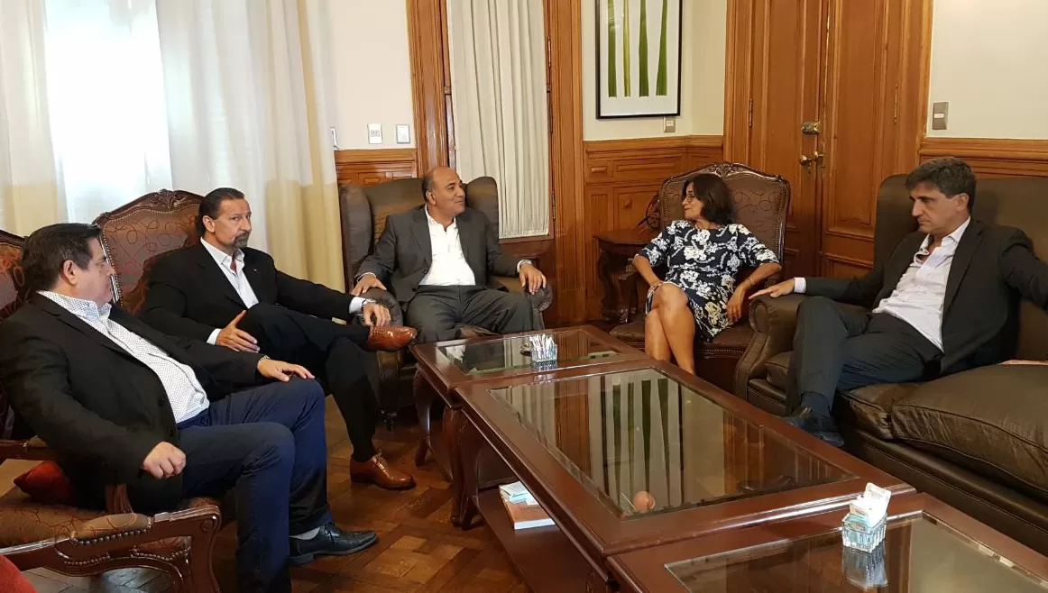 CASA DE GOBIERNO: Reunión protocolar con la gobernadora de Catamarca. LA GACETA/FOTO DE NATALIA VIOLA