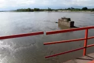 Video: a Tanya la salvaron, pero el puente del río Gastona sigue siendo una trampa mortal