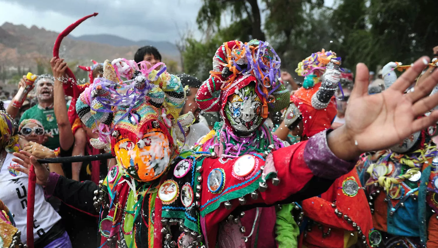 A PURO TALCO Y ESPUMA. La fiesta de Carnaval es el acontecimiento social más importante de la Quebrada de Humahuaca. ARCHIVO