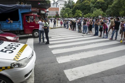 Una protesta, una visita inesperada y una aprehensión