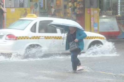 Inundaciones y cientos de evacuados tras el intenso temporal que azotó a Tucumán