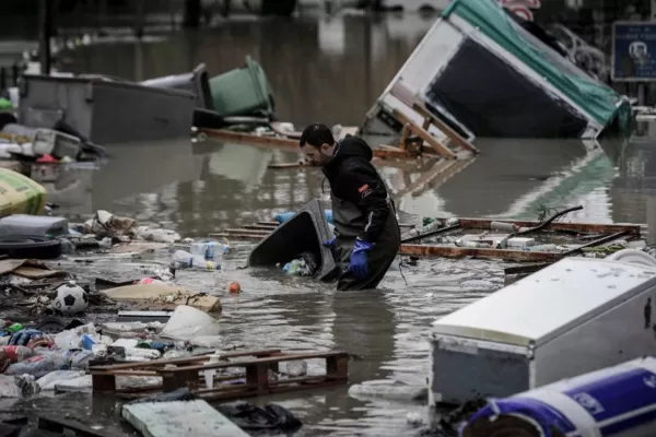 Video: en París 13 barrios fueron evacuados por el desborde del río Sena