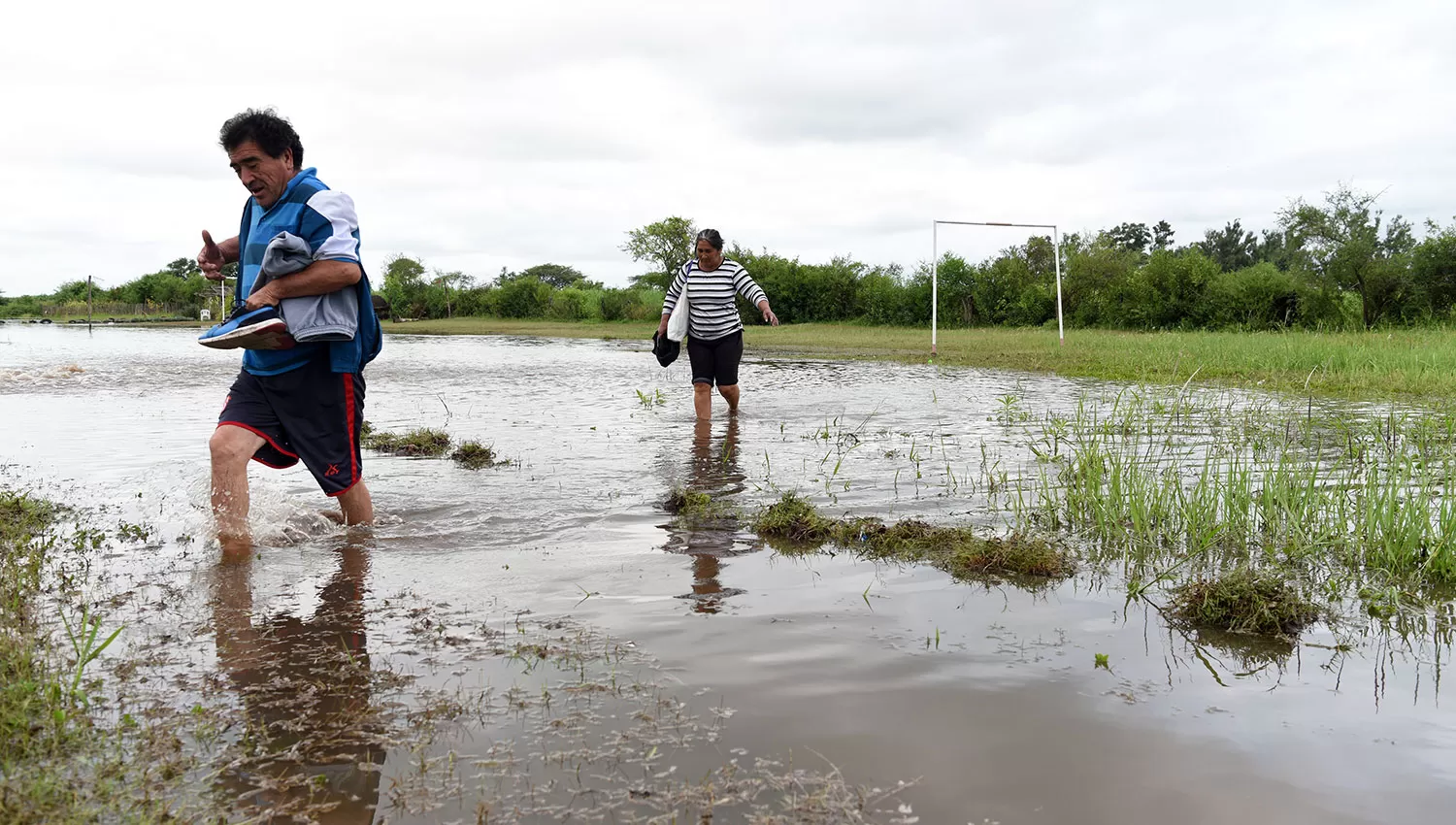 Centenares de tucumanos tuvieron que ser evacuados por las tormentas. LA GACETA/FOTO DE DIEGO ARÁOZ