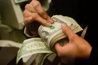 El dólar cerró estable en $ 19,85 para la venta al público pero en la semana subió 56 centavos