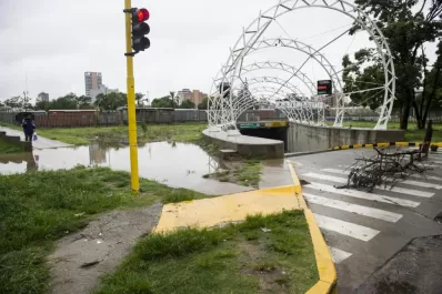 En el centro y en el sur de la capital la tormenta alteró la rutina y generó enojos
