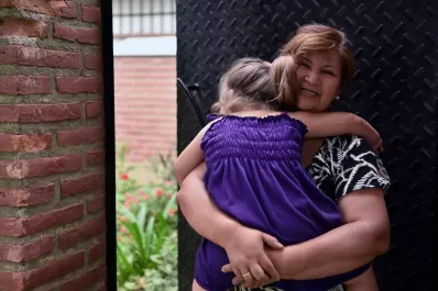 Esperaba el colectivo y salvó a un niño de ahogarse