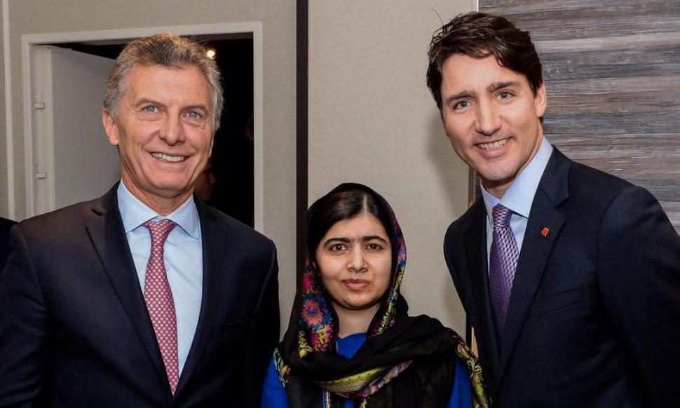 ENCUENTRO. Macri, Malala y el primer ministro de Canadá Justin Trudeau.  