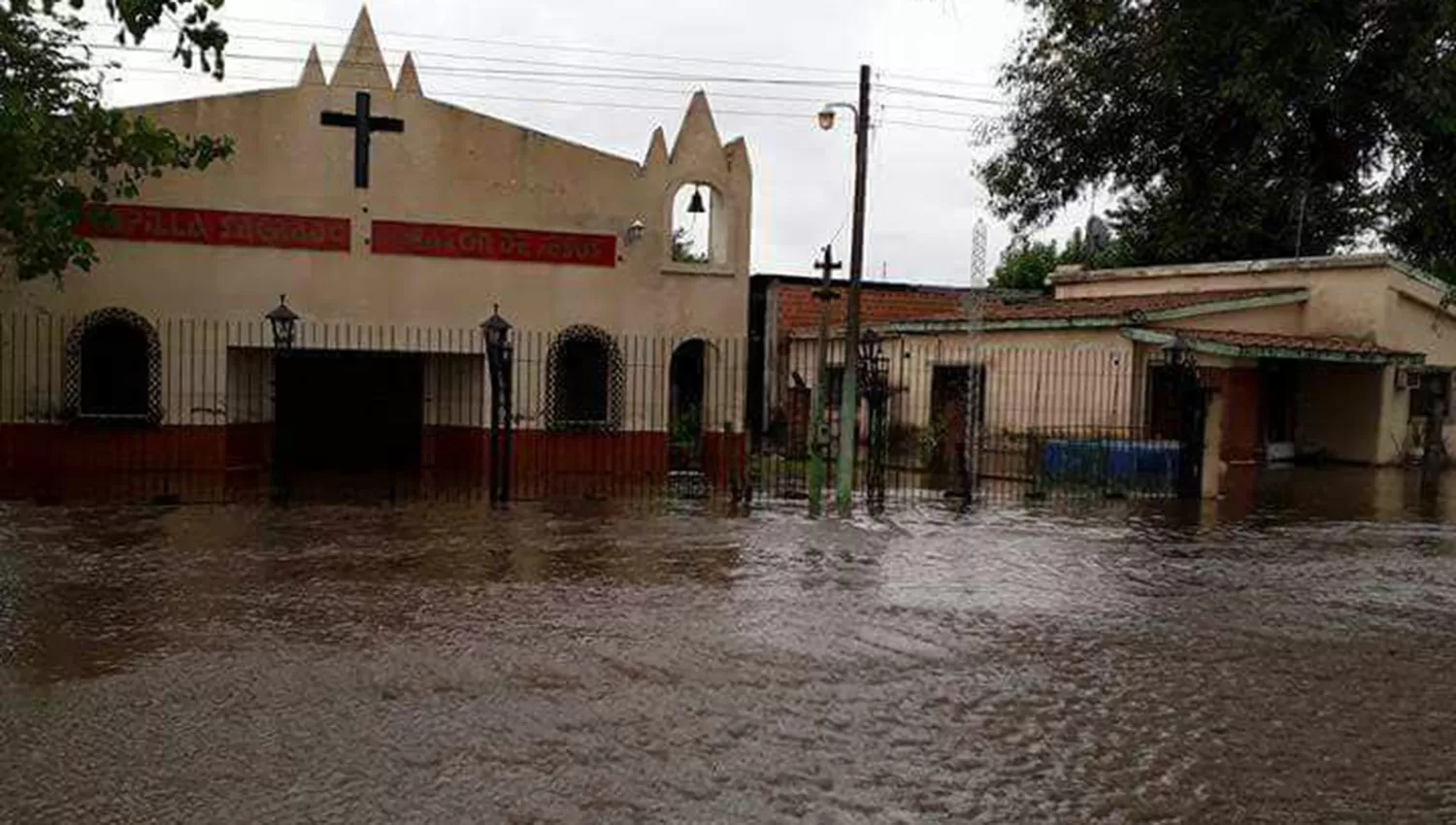 Videos: Los tucumanos comparten las impactantes imágenes de las lluvias de esta mañana
