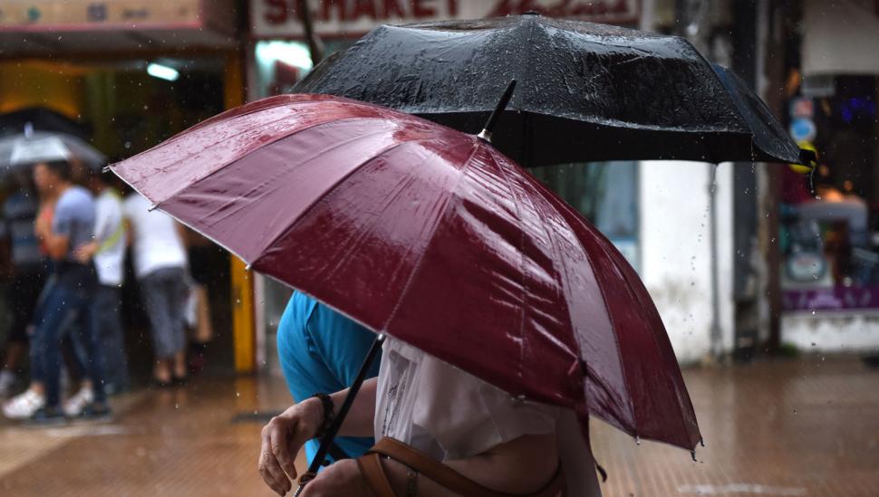Las lluvias se quedarán todo el domingo