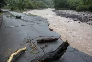 El agua llegó a todas partes: destruyó una de las rutas de El Cadillal y una obra reciente de Tafí Viejo