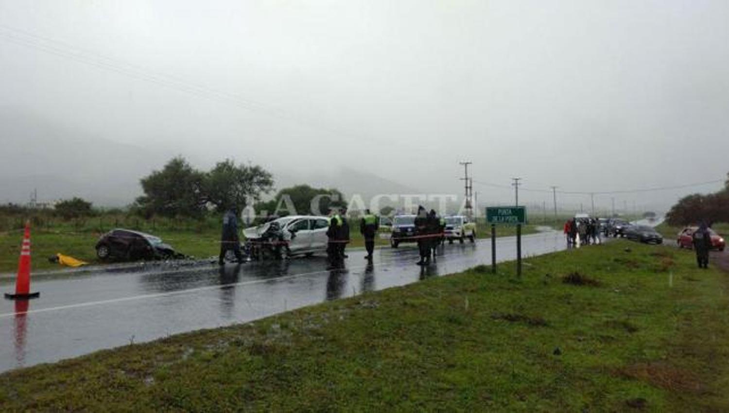 TERRIBLE IMPACTO. Los vehículos chocaron de frente a la altura del kilómetro 56, de la ruta provincial 307. la gaceta / foto de juan pablo sanchez noli