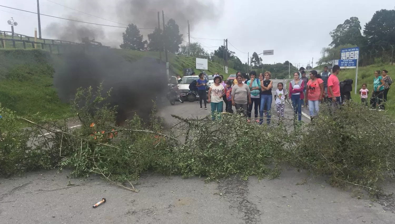 Un grupo de vecinos corta el acceso a San Javier y reclama por seguridad