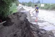 Esperaron hasta el último: la calle de Tafí Viejo que se dividió en dos nunca fue arreglada y el zanjón se agrandó