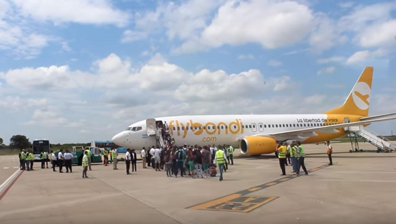 Flybondi ya vende los pasajes bajo costo para volar desde Tucumán a partir de este mes.