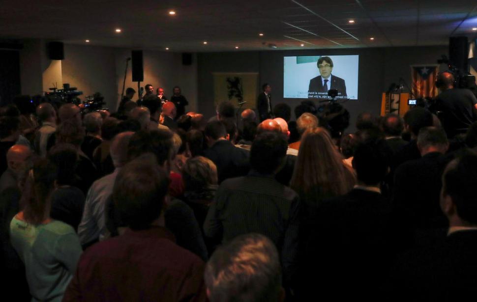 EL MARTES PASADO. Puigdemont aparece brindando una conferencia de prensa, en Leuven, Bélgica. Reuters