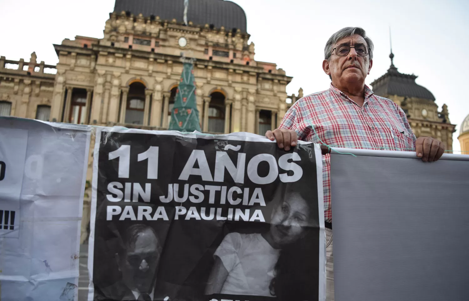 LUCHA. Alberto Lebbos marcha pide justicia por la muerte de su hija. FOTO ARCHIVO.