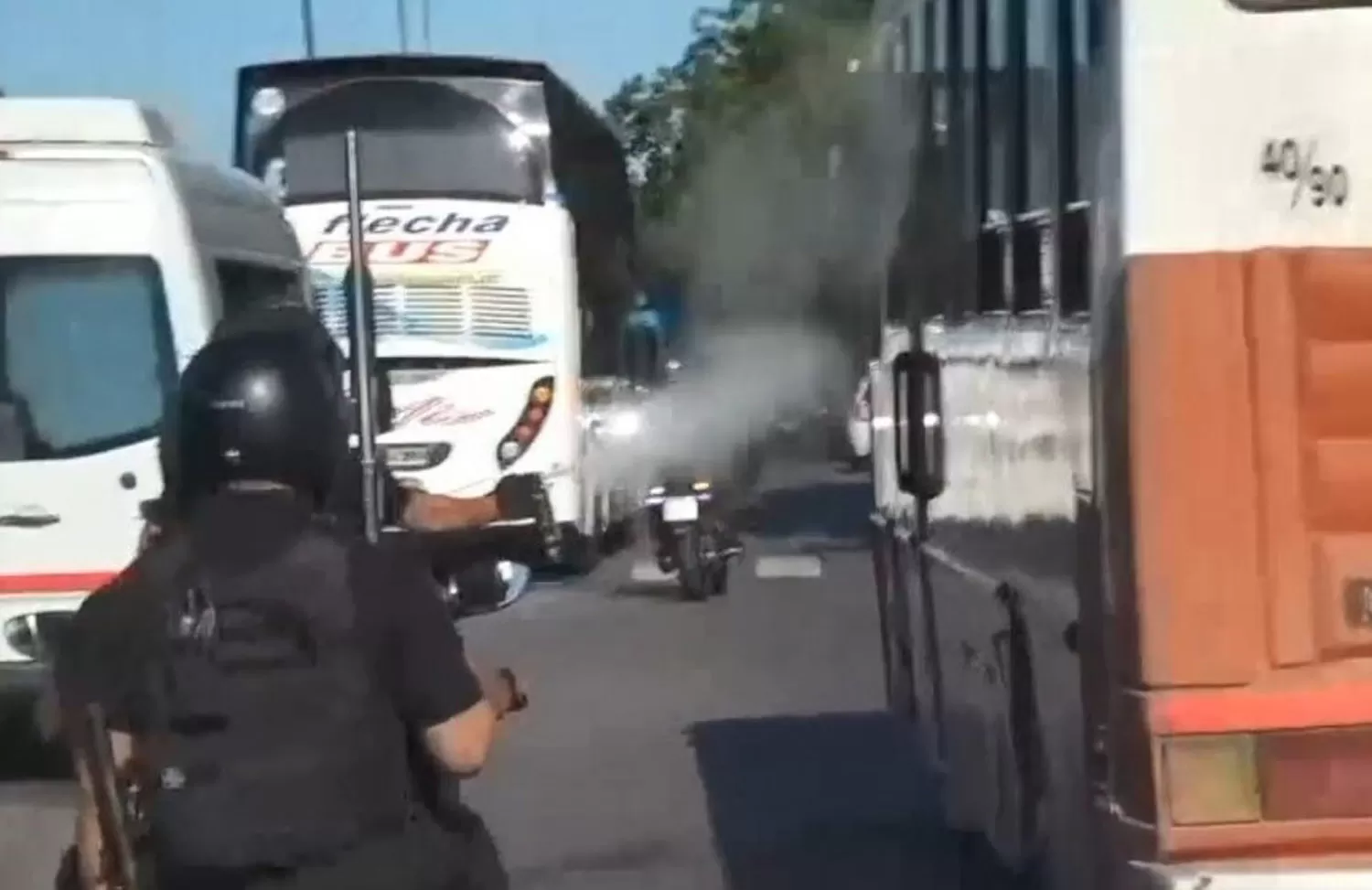 Video: el momento en el que custodios de Boca lanzaron gas pimienta a los hinchas de San Lorenzo
