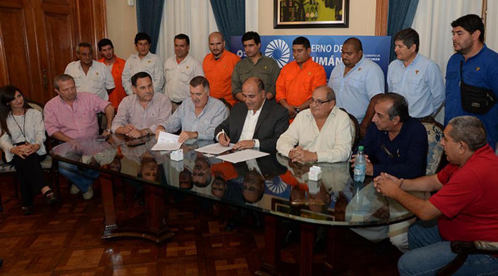 El Gobierno busca acelerar las paritarias en Tucumán