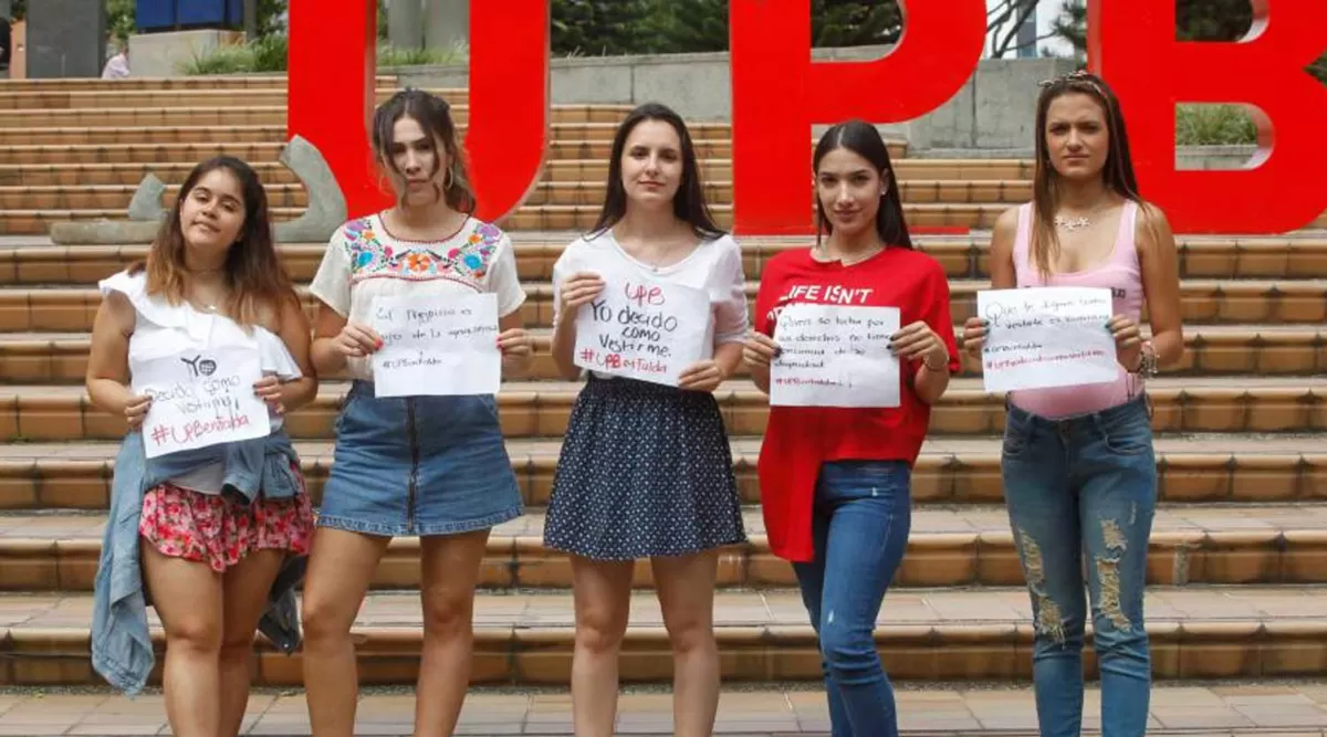 Escándalo: piden a las alumnas que no usen escotes ni faldas cortas
