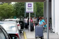El aeropuerto creció pero el traslado de pasajeros hasta el centro sigue siendo ilegal