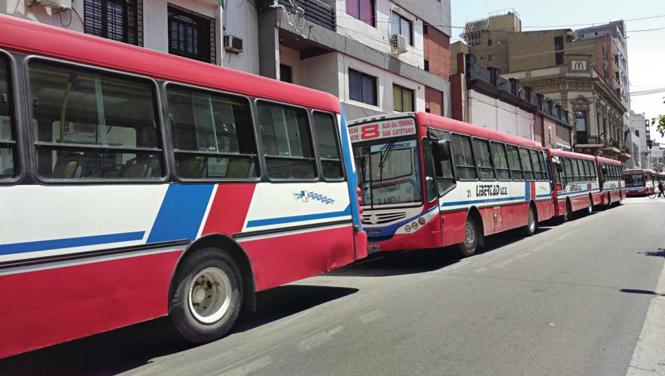 Sin acuerdo, el paro sigue hasta el mediodía