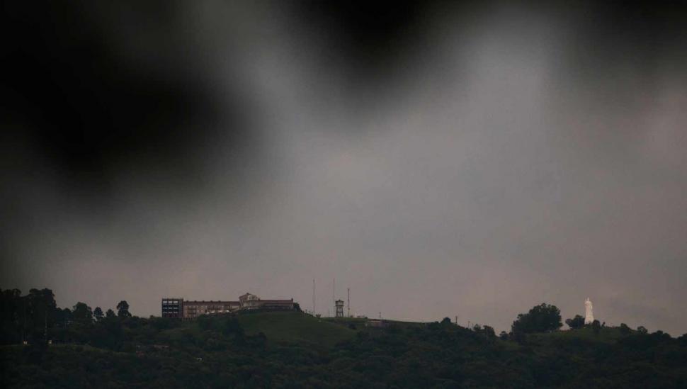 El cielo estará nublado y se esperan lloviznas