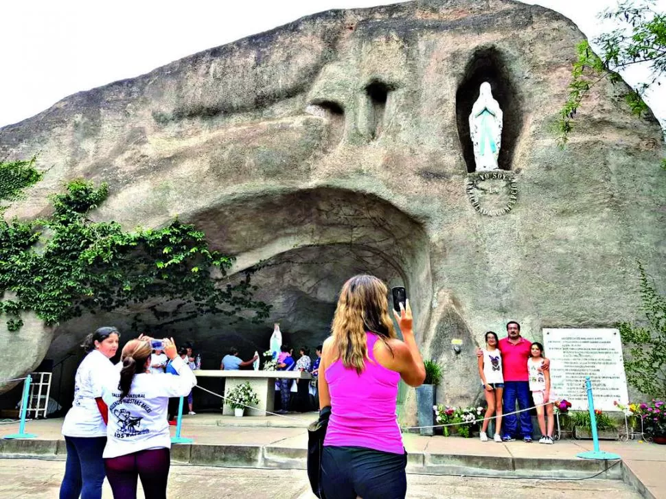 A VIVA VOZ. Apóstoles de Lourdes narran la historia de Bernardita. la gaceta / fotos de magena valentie