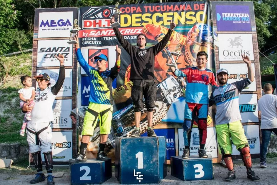 COMIENZO. El primer podio del año quedó retratado con los cinco primeros. foto  gentileza Luciano Capdevila