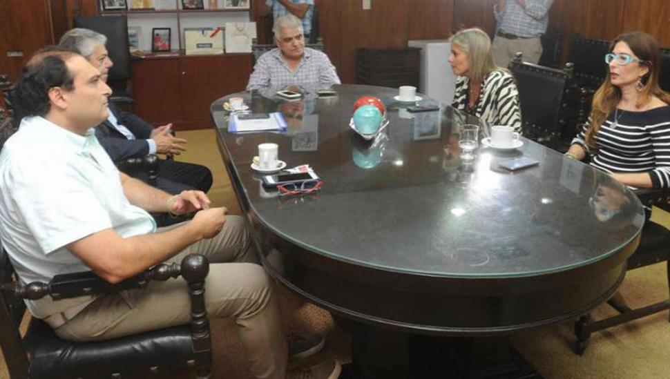 Avanza el acuerdo entre Alfaro y el Concejo para subir el boleto