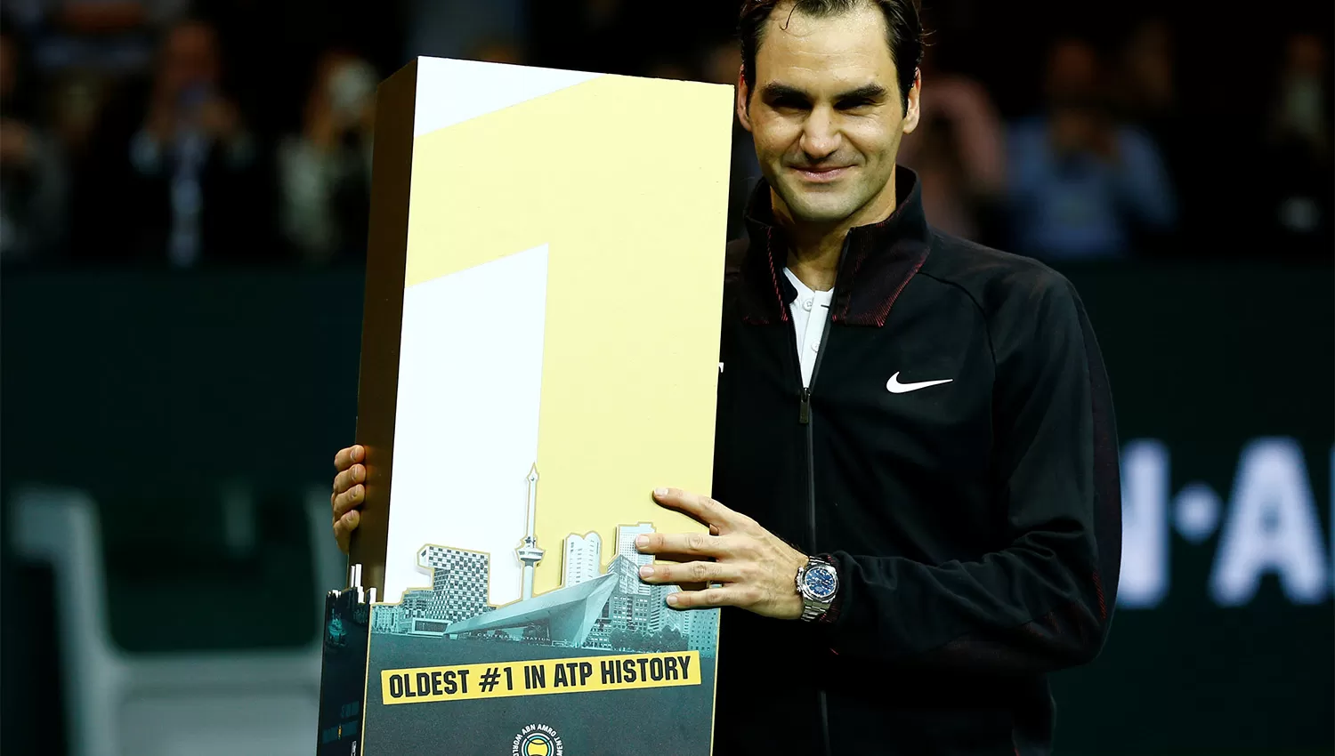 RECONOCIMIENTO ESPECIAL. Federer es el N° 1 con más edad en la historia. (REUTERS)