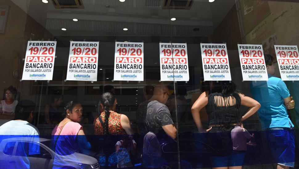 Clientes enojados en la previa del nuevo paro bancario